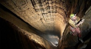 La-cueva-Vrtoglavica-Top-10-agujeros-591x323